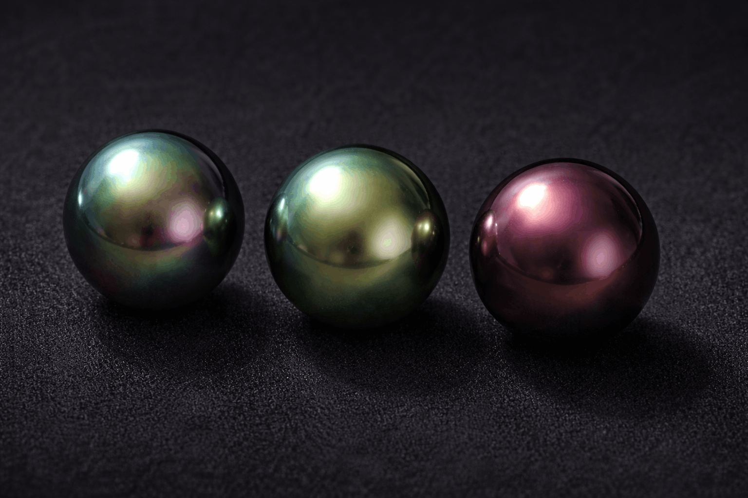 pearlsonly-blog-107-image-5-pearl - Overton-farger som virkelig betyr noe - svarte Tahiti-perleøreringer - pearlsonly
