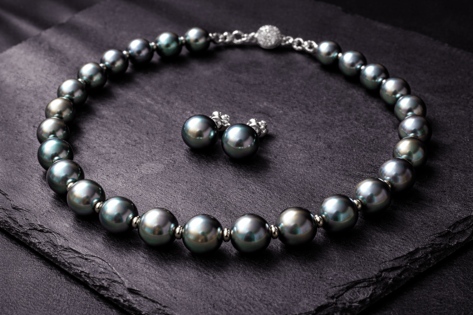 pearlsonly-blog-109-image-5-pearl - Svarte perlesett - Perlesmykker - pearlsonly